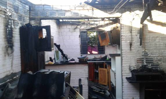 Incêndio destrói casa e família perde tudo em Horizontina - foto 4