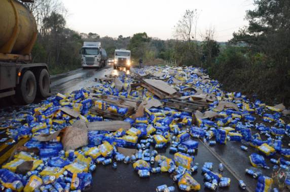 Trânsito ficou bloqueado em meia pista por cerca 

de uma hora