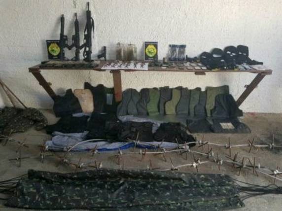 Armamento pesado foi apreendido pela polícia durante a operação