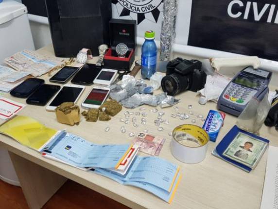 Quadrilha especializada em roubo a bancos é
presa no Paraná - foto 3