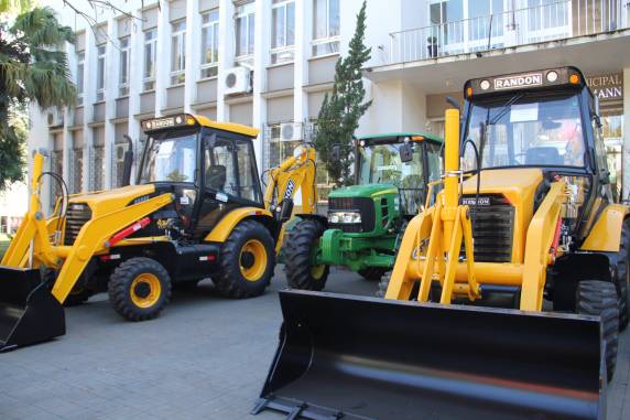 Três de Maio recebe novas máquinas para Agricultura - foto 3