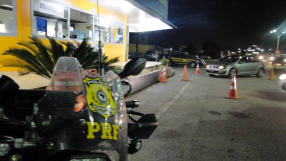 Fiscalização flagra 45 motoristas dirigindo sob efeito de álcool na BR 101 em Biguaçu - foto 8