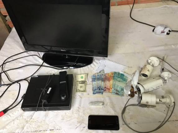DEFREC prende traficante que usava mini-mercado para vender drogas em Passo Fundo - foto 4