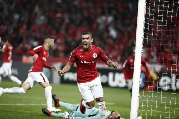 Equipe de Odair Hellmann chegou ao décimo jogo de invencibilidade na competição