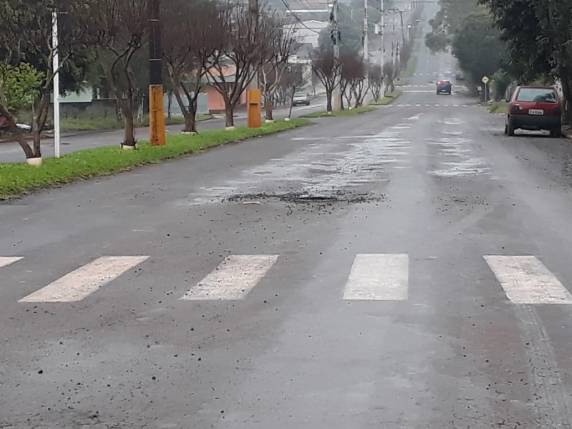 Motoristas reclamam de buracos na Avenida Santa Rosa - foto 6