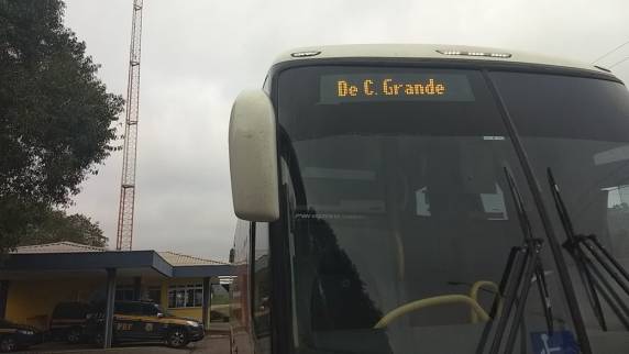 PRF apreende adolescente com mais de 5 kg de maconha em
ônibus - foto 4