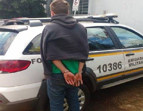Suspeito de assaltar farmácia em Ijuí é preso logo após o delito - foto 3