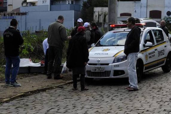 Vítima seria um usuário de 

drogas que perambulava pela região