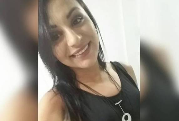 No carro com placas de Concórdia estavam três pessoas. Uma ficou presa às 

ferragens e foi encaminhada para o hospital