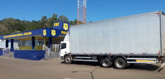 PRF
apreende 370 mil maços de cigarros contrabandeados em Vargem Bonita - foto 2
