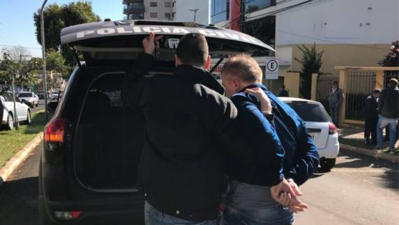 O 

acusado possui vários antecedentes