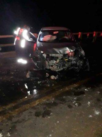 Mulher fica ferida depois de veículo bater
contra o guarda-corpo de uma ponte, em Ijuí - foto 2