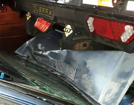 Automóvel colide em carreta estaciona em avenida de Ijuí - foto 3