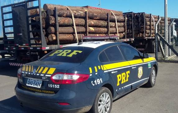 PRF flagra mais de 33 toneladas de excesso de peso em quatro caminhões na BR 101 em Araranguá - foto 2