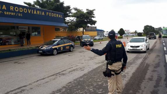 Cinema Rodoviário alcança mais de 600 motoristas durante dois dias
na BR 101 - foto 5