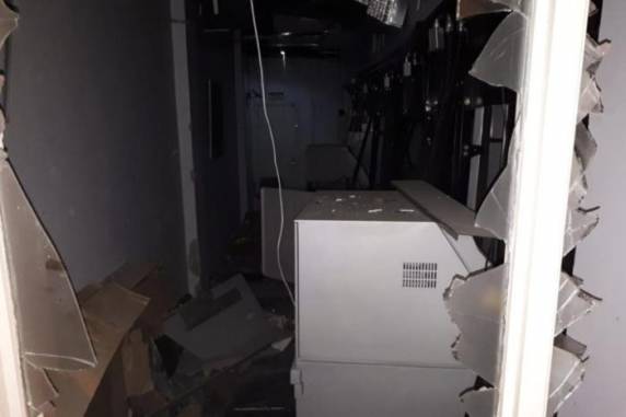 Criminosos explodem banco, atacam quartel da BM e trocam tiros com
a polícia em Canguçu - foto 2