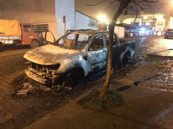 Criminosos explodem banco, atacam quartel da BM e trocam tiros com
a polícia em Canguçu - foto 4
