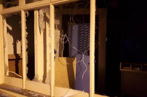 Criminosos explodem banco, atacam quartel da BM e trocam tiros com
a polícia em Canguçu - foto 3
