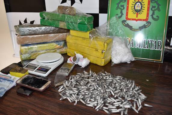 Polícia Civil e Brigada Militar apreendem 10 kg de Maconha, 65 gramas de Crack e 322 pinos de Cocaína em Santiago - foto 3