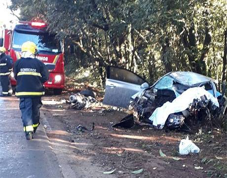 Duas mulheres morreram, a motorista e uma carona