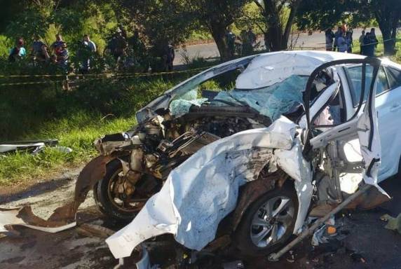 Vítimas tinham 71 e 65 anos e seguiam em direção a Chapecó quando ocorreu a colisão frontal neste domingo 

(12