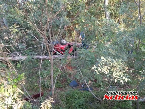 Veículo emplacado em Três de Maio sai da pista e deixa
quatro jovens feridos, na RS 307 - foto 2