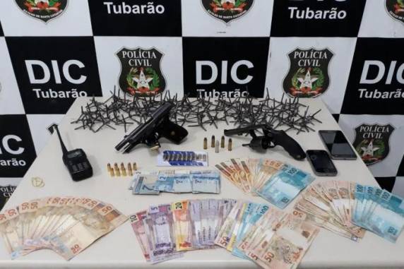 Dupla 

havia invadido uma casa em Tubarão (SC), amarrado as vítimas e levado veículos e dinheiro na semana passada