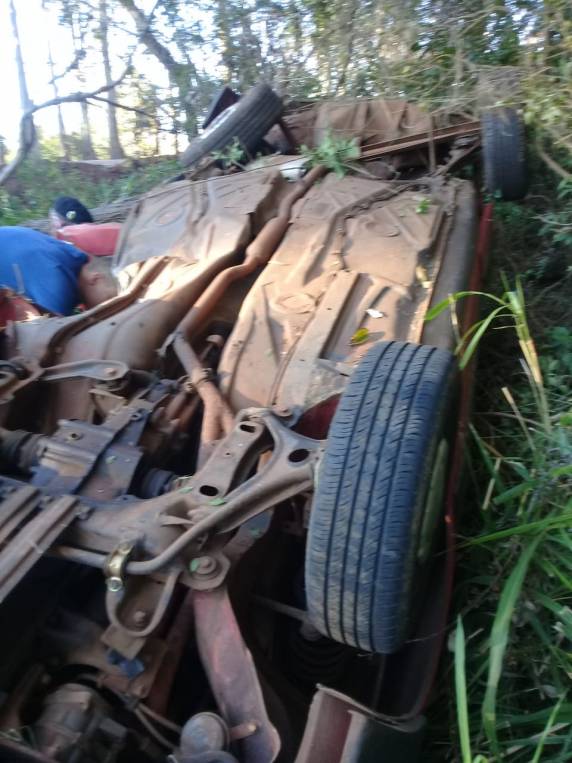 Veículo emplacado em Três de Maio sai da pista e deixa
quatro jovens feridos, na RS 307 - foto 4