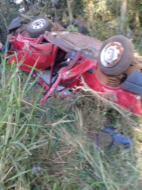 Veículo emplacado em Três de Maio sai da pista e deixa
quatro jovens feridos, na RS 307 - foto 6