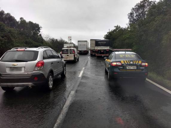 Condutores ficaram presos nas ferragens. Outra colisão foi registrada em Nova 

Santa Rita