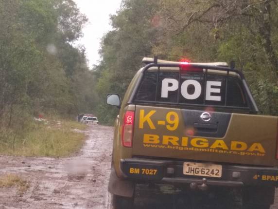 Brigada Militar apreende tabletes de maconha que estavam escondidos num mato, em Alecrim - foto 2