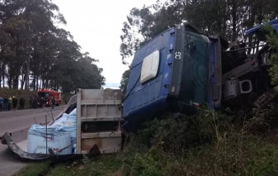 Acidente com Jeep de São Sepé e carreta de Santiago deixa uma pessoa morta na BR 392 - foto 2