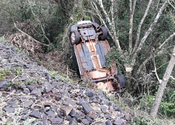 Saída de pista seguida de capotamento na BR 392, em Guarani das Missões - foto 2