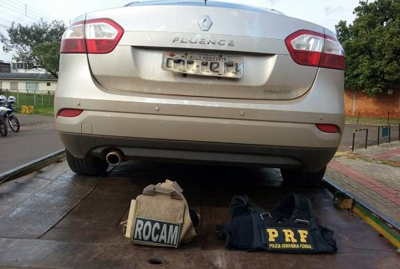 Ação conjunta PRF e PM apreende 208 quilos de maconha e recupera carro roubado em Chapecó - foto 3