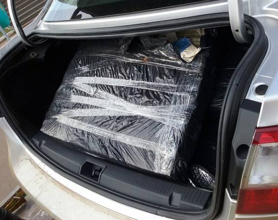 Ação conjunta PRF e PM apreende 208 quilos de maconha e recupera carro roubado em Chapecó - foto 4
