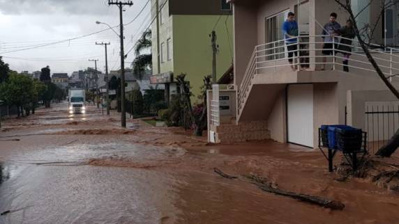 Temporal provoca estragos e desaloja famílias na região do Vale do Taquari - foto 4