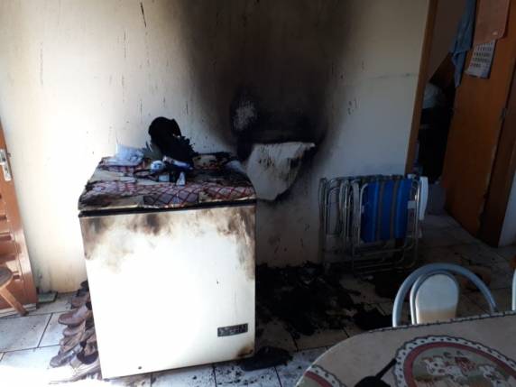 Jovelita do Nascimento 

Pereira, de 81 anos, estava na cozinha de casa quando as chamas começaram. Quando os bombeiros chegaram no local, ela já estava sem vida.
