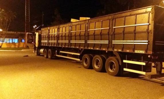 Mais meio milhão de cigarros contrabandeados são apreendidos esta madrugada no norte do estado - foto 2