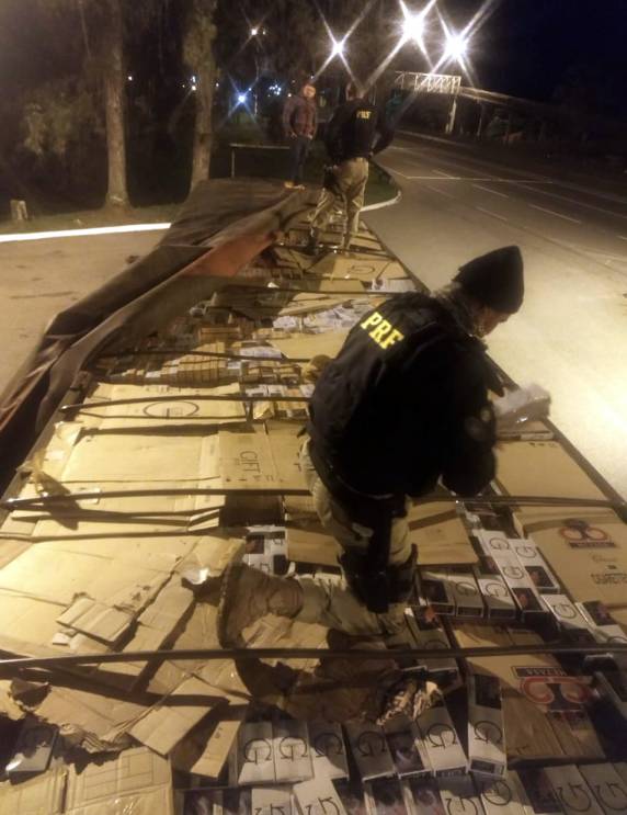 Mais meio milhão de cigarros contrabandeados são apreendidos esta madrugada no norte do estado - foto 4
