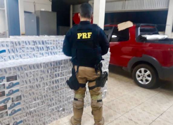 PRF
apreende veículo carregado com cigarro contrabandeado - foto 3