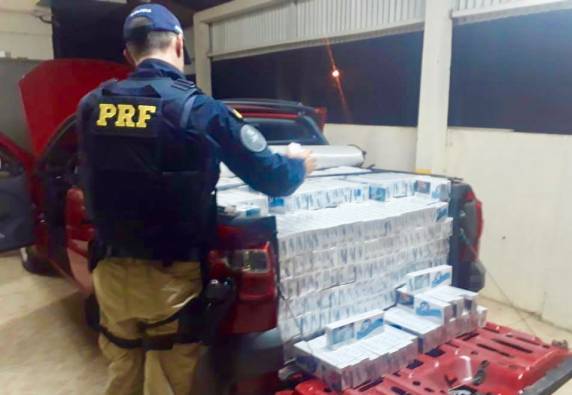 PRF
apreende veículo carregado com cigarro contrabandeado - foto 2