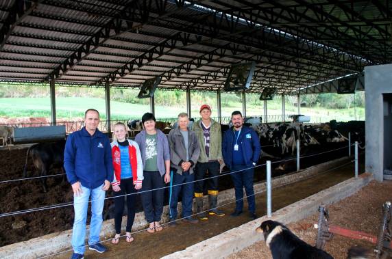 No município de São José do Inhacorá, a 

propriedade de Milton Krever Hahn é a pioneira deste método de manejo de rebanho leiteiro