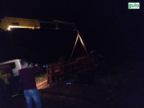 Caminhonete capotou na estrada entre Crissiumal e Tiradentes do Sul - foto 2