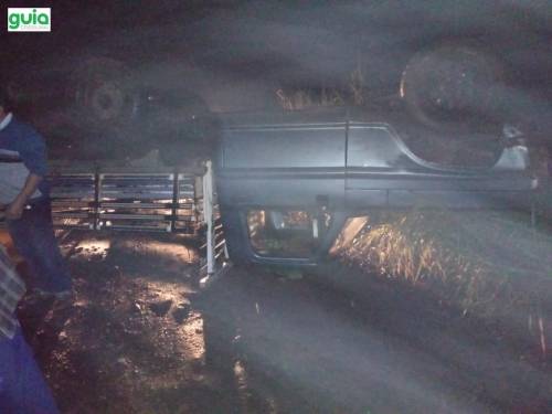 Caminhonete capotou na estrada entre Crissiumal e Tiradentes do Sul - foto 3