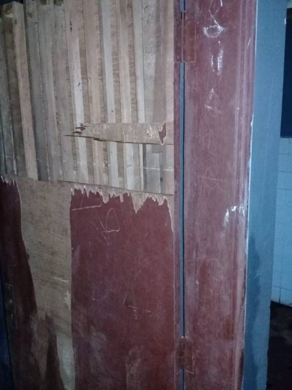 Vândalos danificam banheiros da quadra do bairro
Cohab, em Três de Maio - foto 9