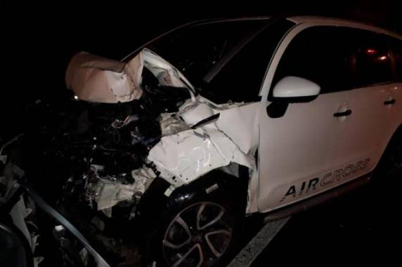 Dois carros bateram na rodovia SC-421 na madrugada deste domingo