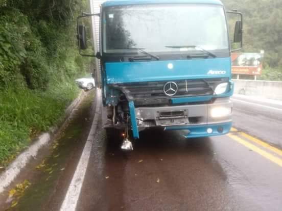 Colisão deixa carro destroçado na BR 116, em Nova Petrópolis - foto 3