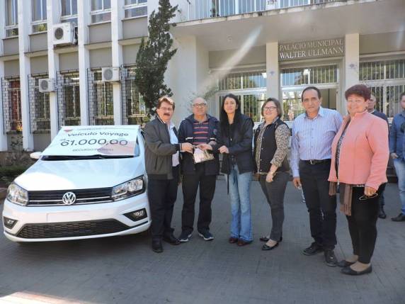 Prefeitura de Três de Maio adquire novo veículo para
Assistência Social - foto 3