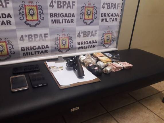 Brigada Militar prende quatro elementos em ocorrência por tráfico de drogas, em Horizontina - foto 2