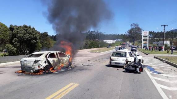 Colisão ocorreu no início da tarde no Km 128 da rodovia federal